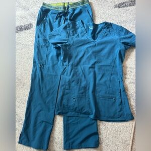 Med Couture Teal Blue Women's Scrub Set - Top & Pants